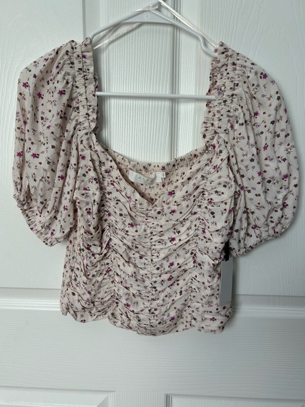 ASTR The Label Cream & Purple Floral Puff Sleeve Cropped Top Size Medium NWT - Picture 13 of 13